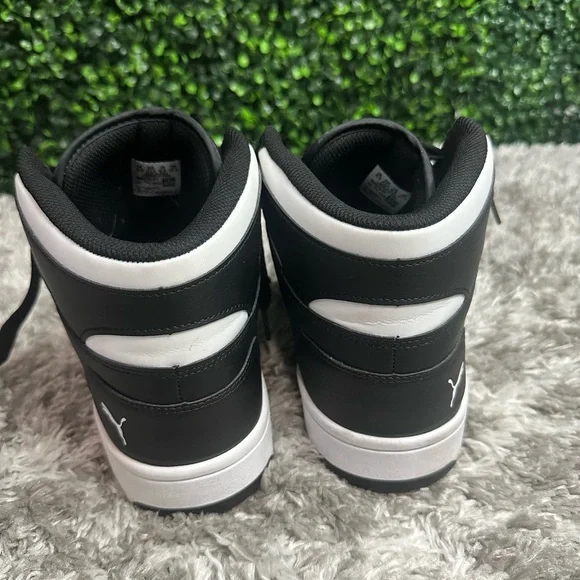 Sneakers - Picture 3 of 4